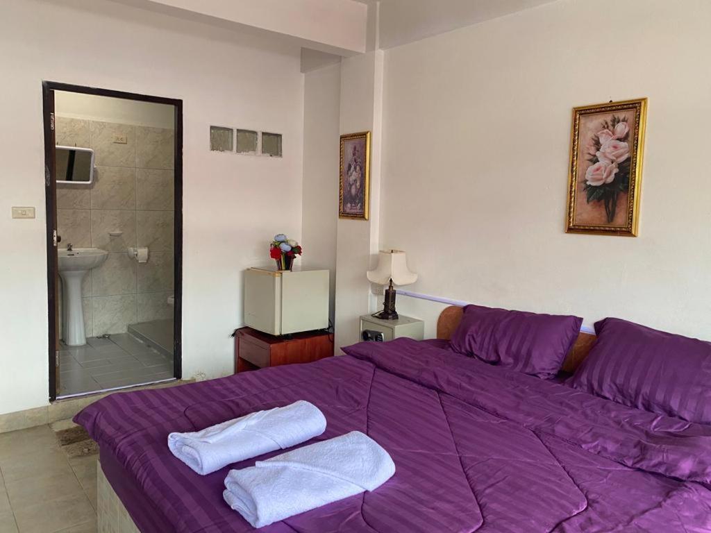 Pluemchai Guesthouse Jomtien Beach Exterior photo