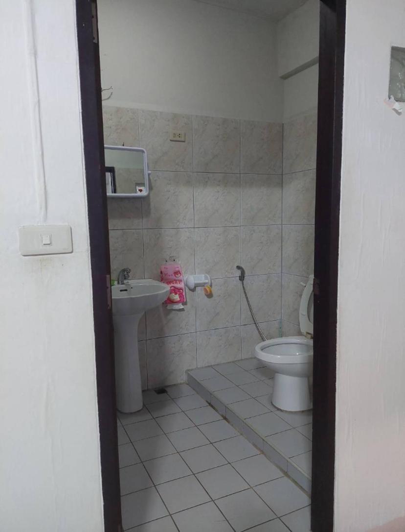 Pluemchai Guesthouse Jomtien Beach Exterior photo