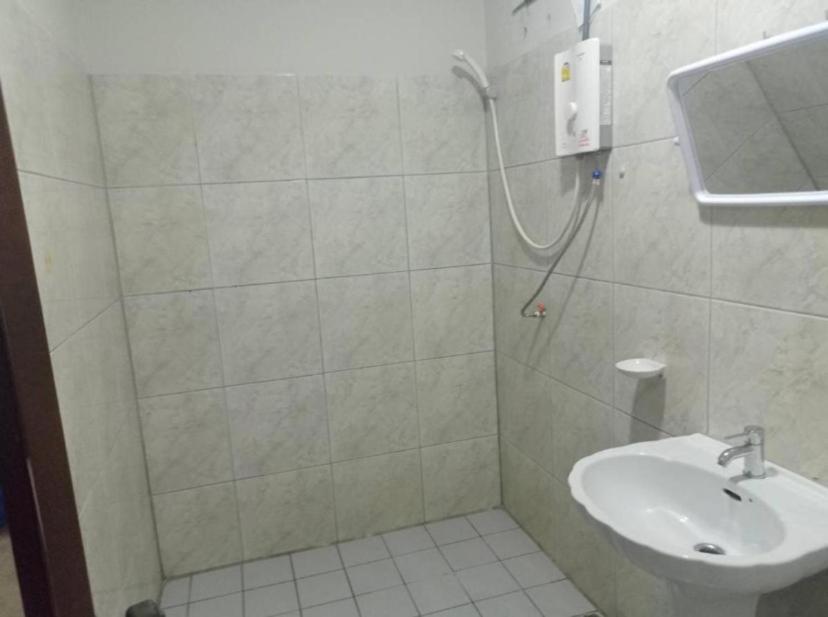 Pluemchai Guesthouse Jomtien Beach Exterior photo